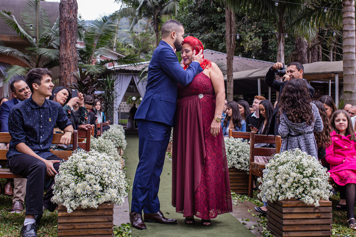 Entrada do noivo Caroline e Jefferson no espaço Villa Borghese 