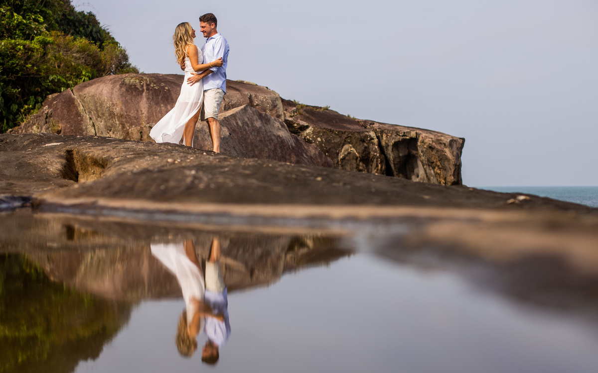 Ensaio pre wedding realizado na praia das conchas no Guaruja