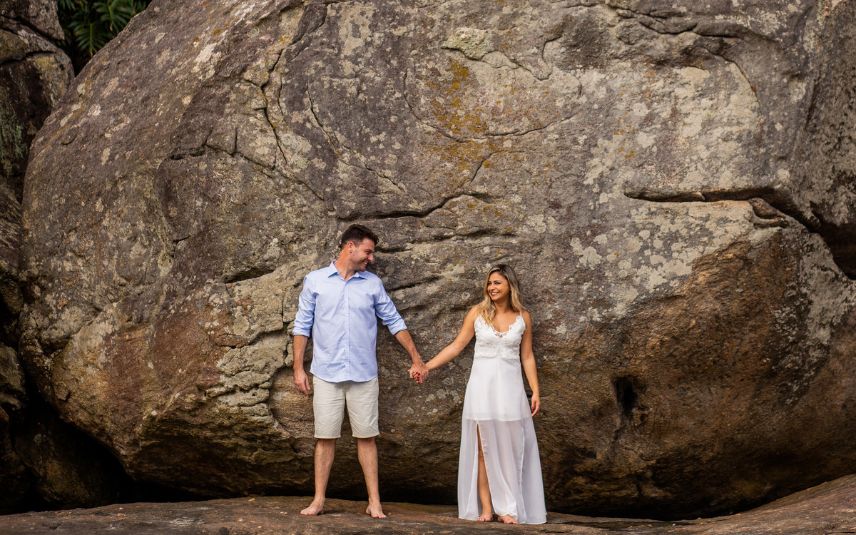 Ensaio pre wedding realizado na praia das conchas no Guaruja