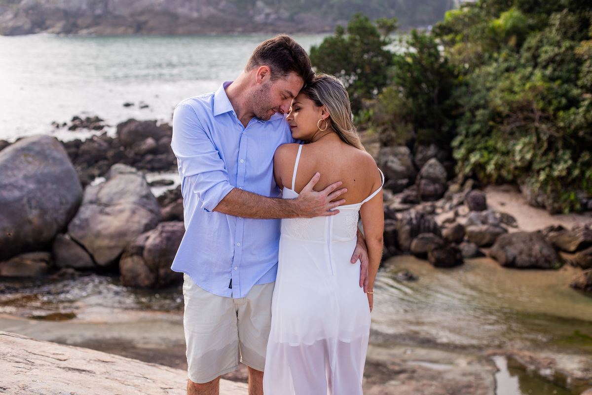 Ensaio pre wedding realizado na praia das conchas no Guaruja