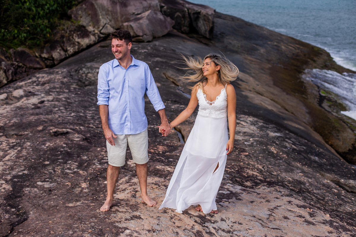 Ensaio pre wedding realizado na praia das conchas no Guaruja