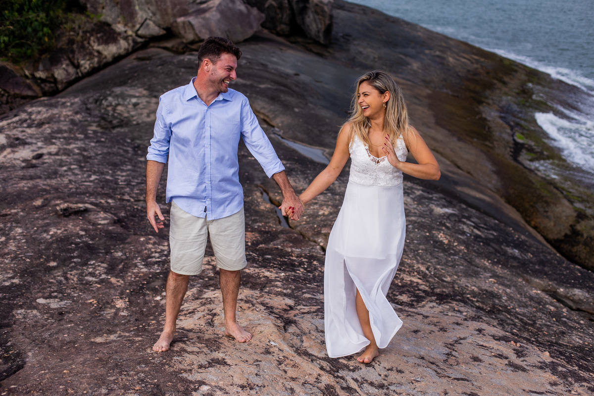 Ensaio pre wedding realizado na praia das conchas no Guaruja