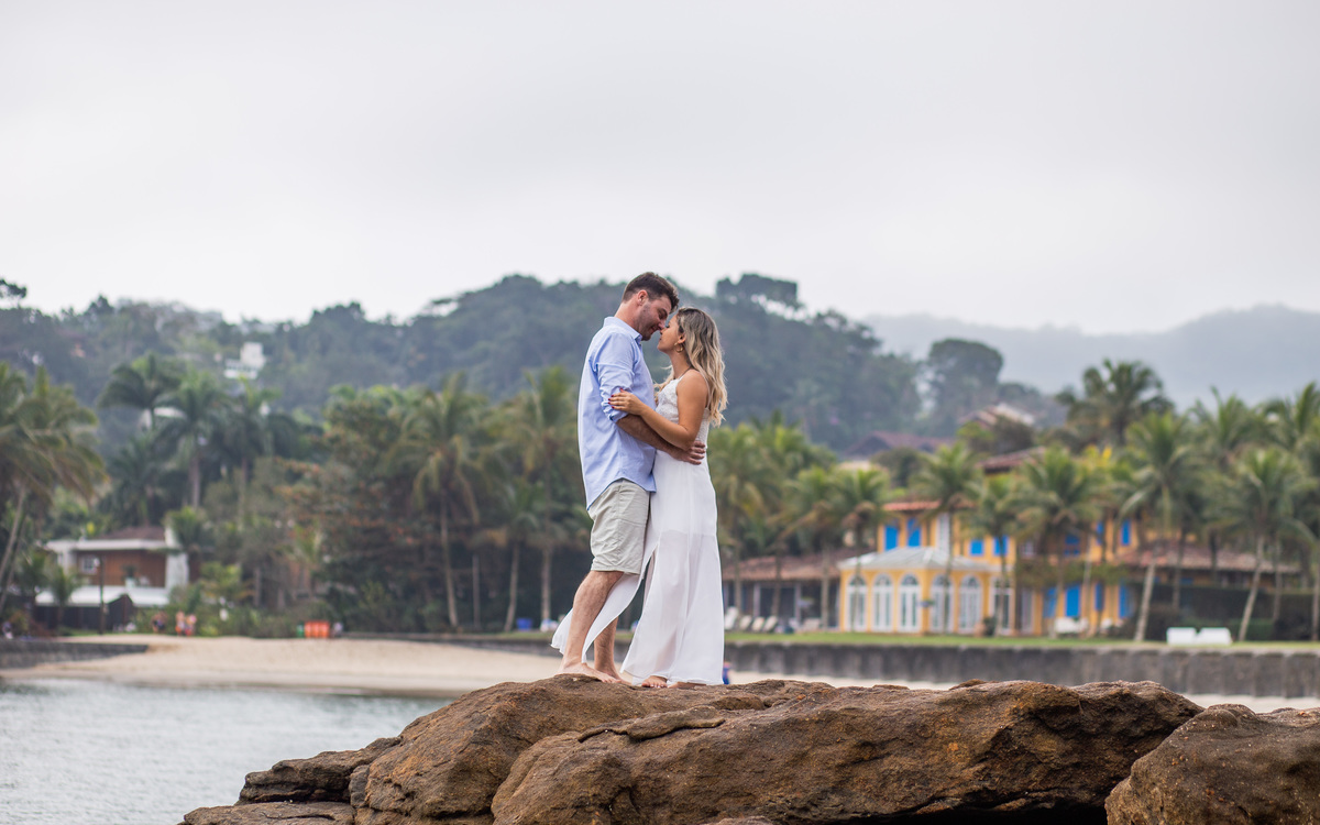 Ensaio pre wedding realizado na praia das conchas no Guaruja