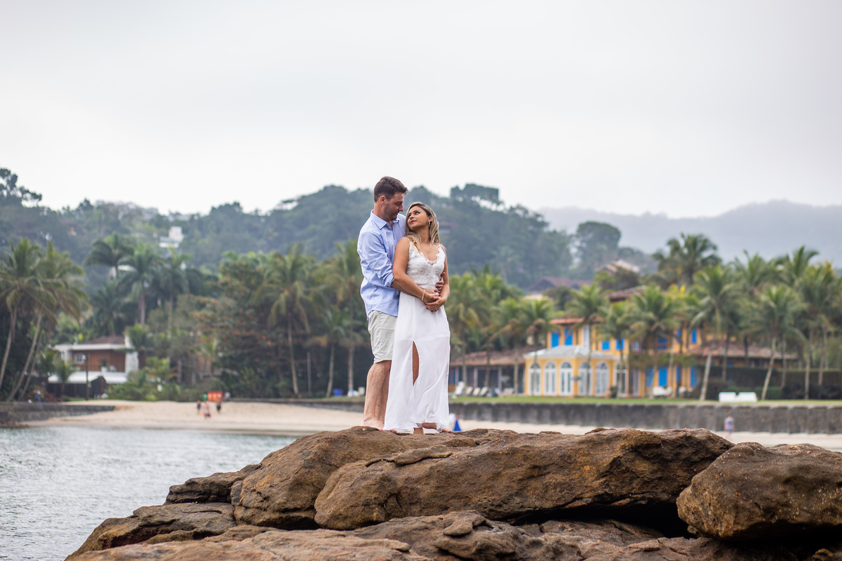 Ensaio pre wedding realizado na praia das conchas no Guaruja
