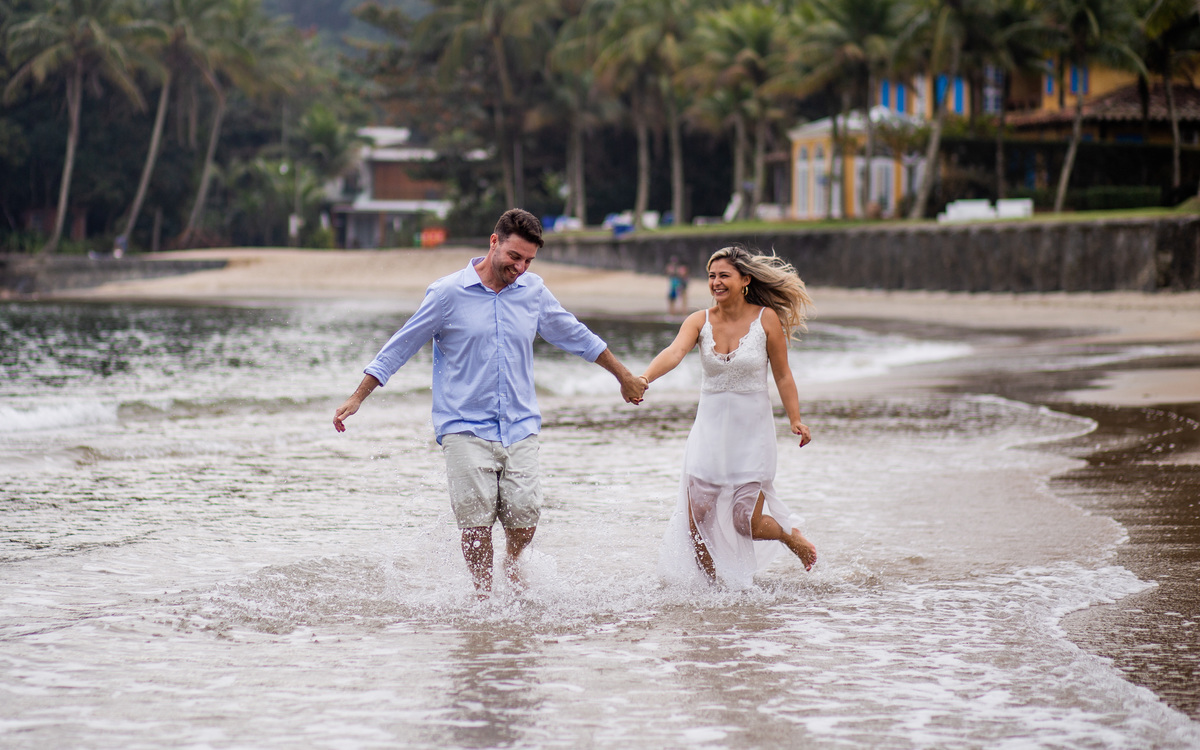 Ensaio pre wedding realizado na praia das conchas no Guaruja