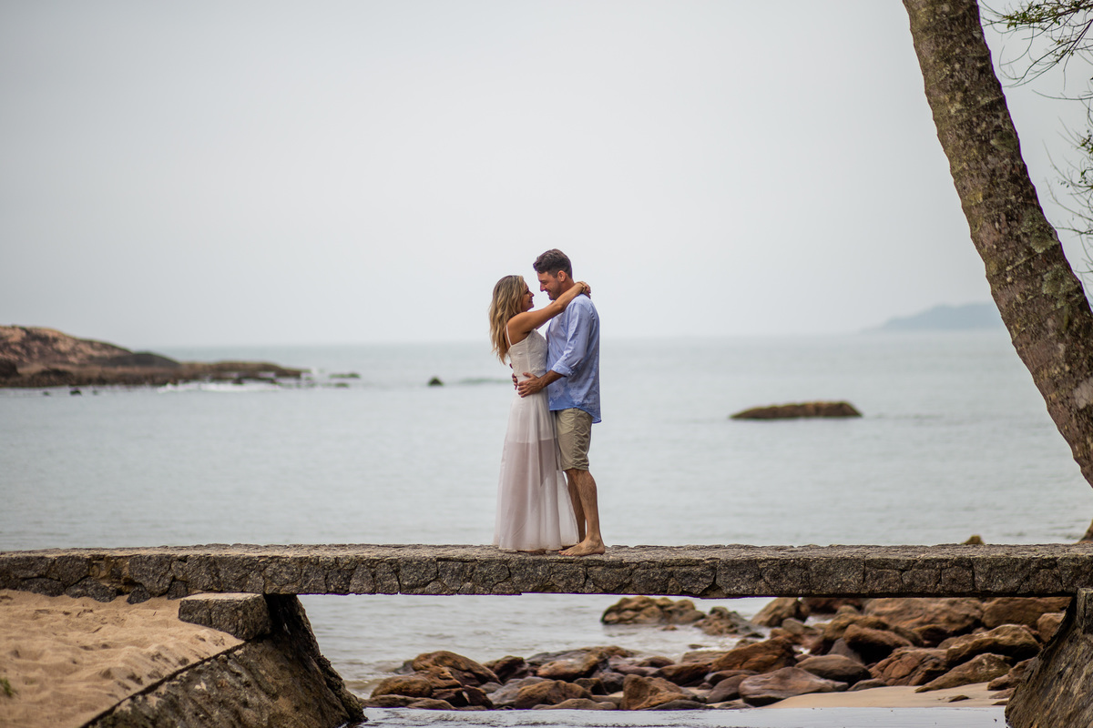 Ensaio pre wedding realizado na praia das conchas no Guaruja