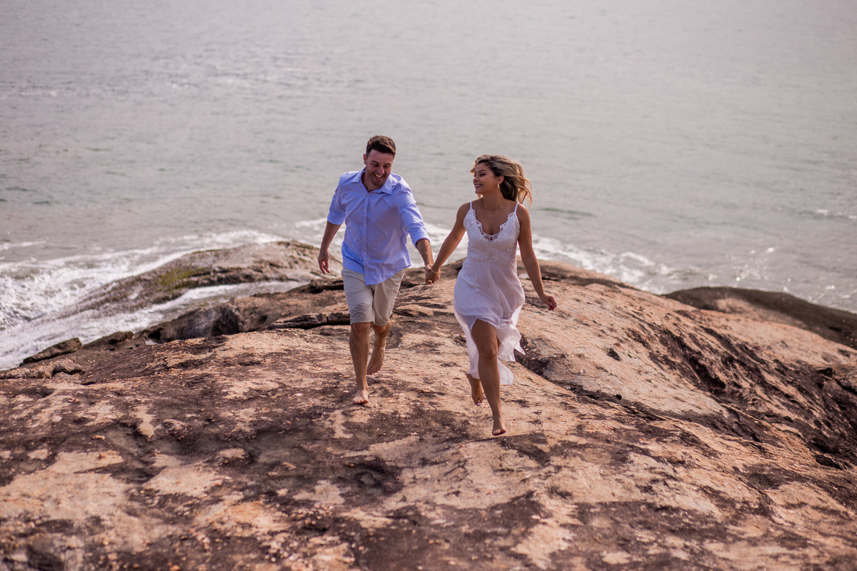 Ensaio pre wedding realizado na praia das conchas no Guaruja