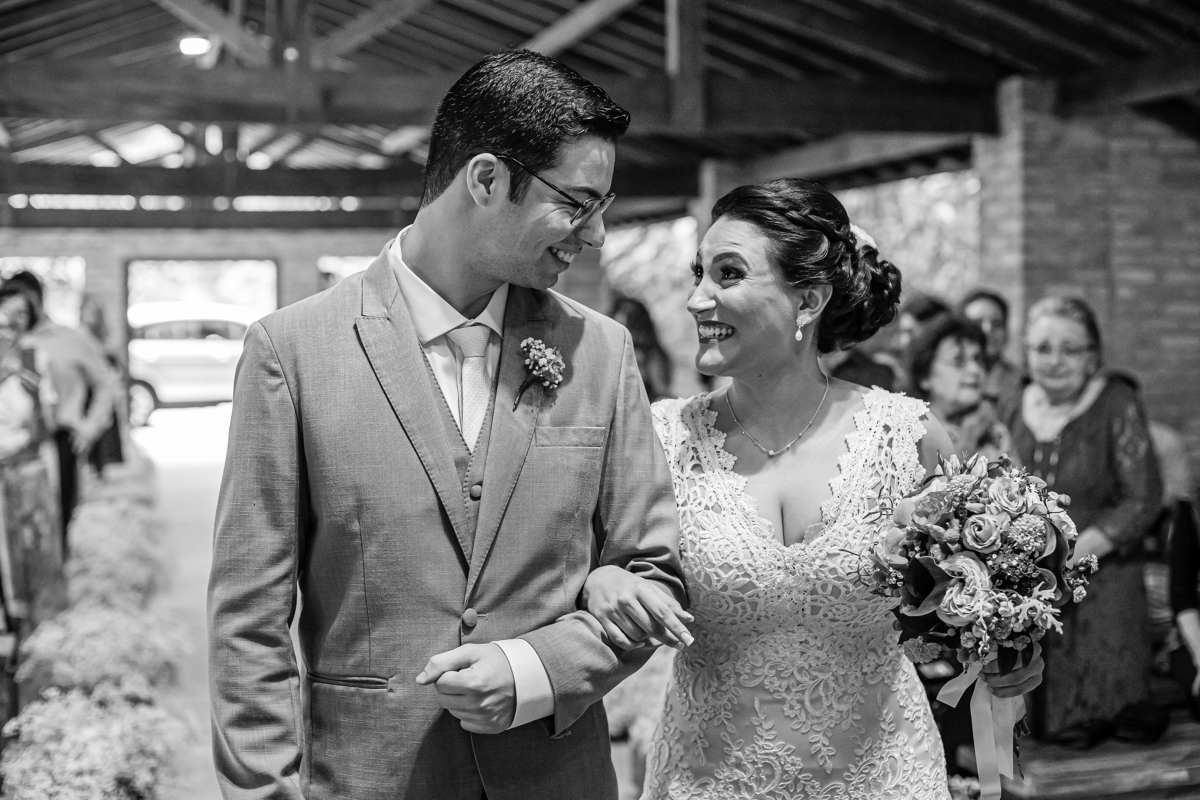 fotografo-de-casamento-registrando-o-casamento-da-mayara-e-do-augusto-no-espaco-vista-verde