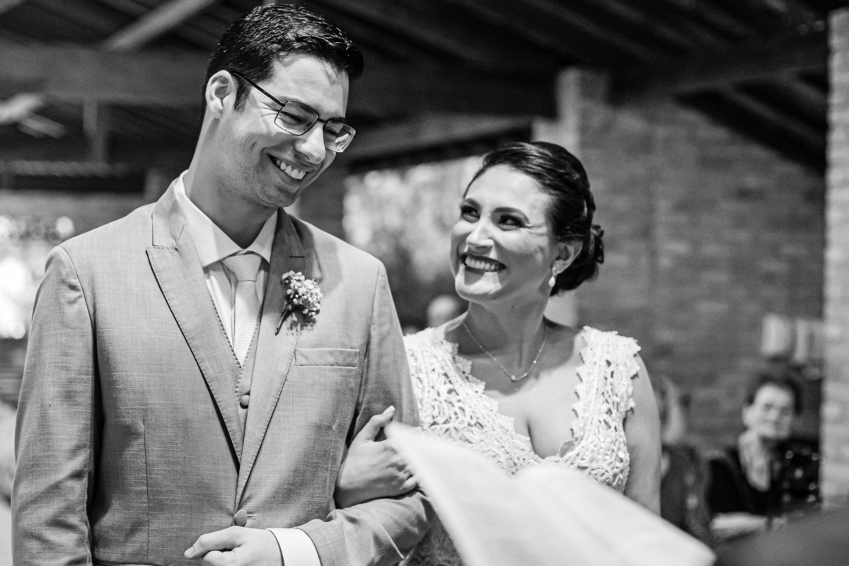 fotografo-de-casamento-registrando-o-casamento-da-mayara-e-do-augusto-no-espaco-vista-verde