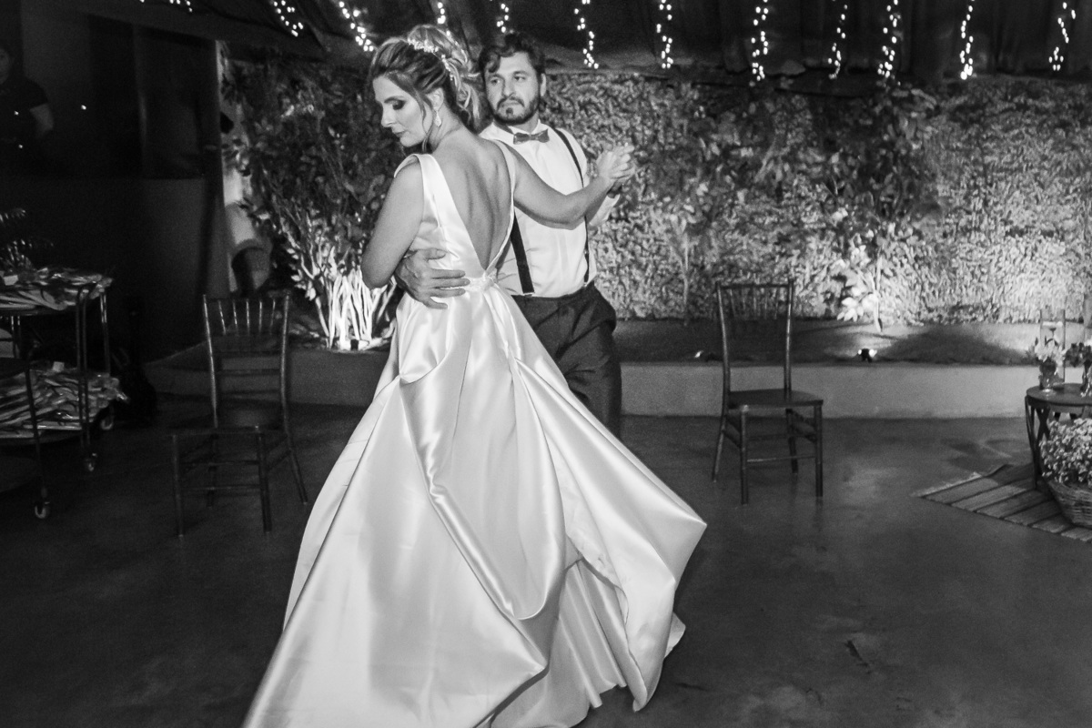 Casamento Larissa Favi e Andre Buffet Napoleão  foto Amazing Fotografia