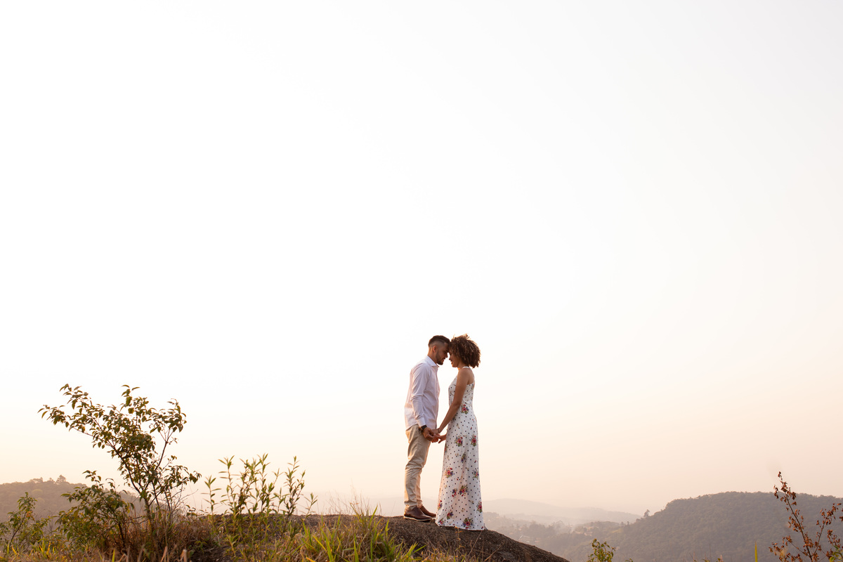 Ensaio pre wedding ao por do sol no pico do olho d´agua