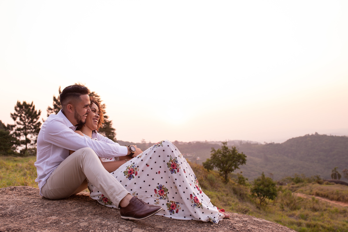 Ensaio pre wedding ao por do sol no pico do olho d´agua