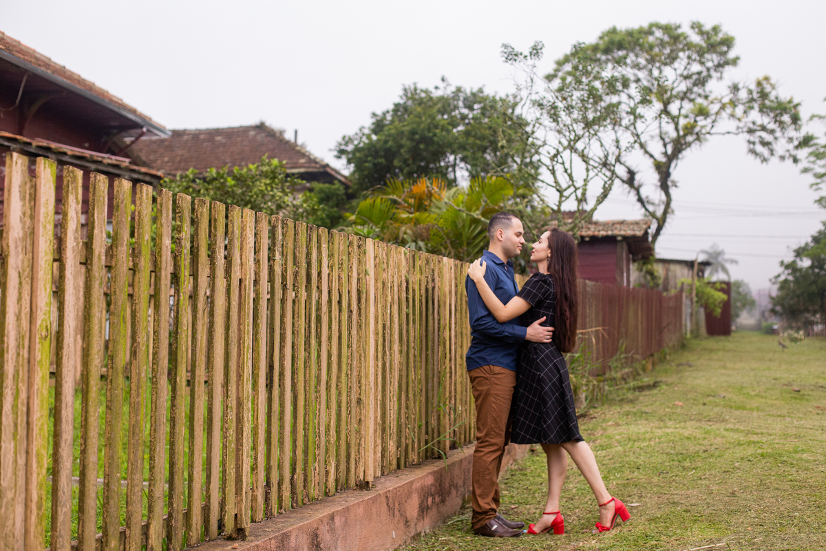 Ensaio Pre Wedding da Rayane e do Lucas realizado na vila de Paranapiacaba