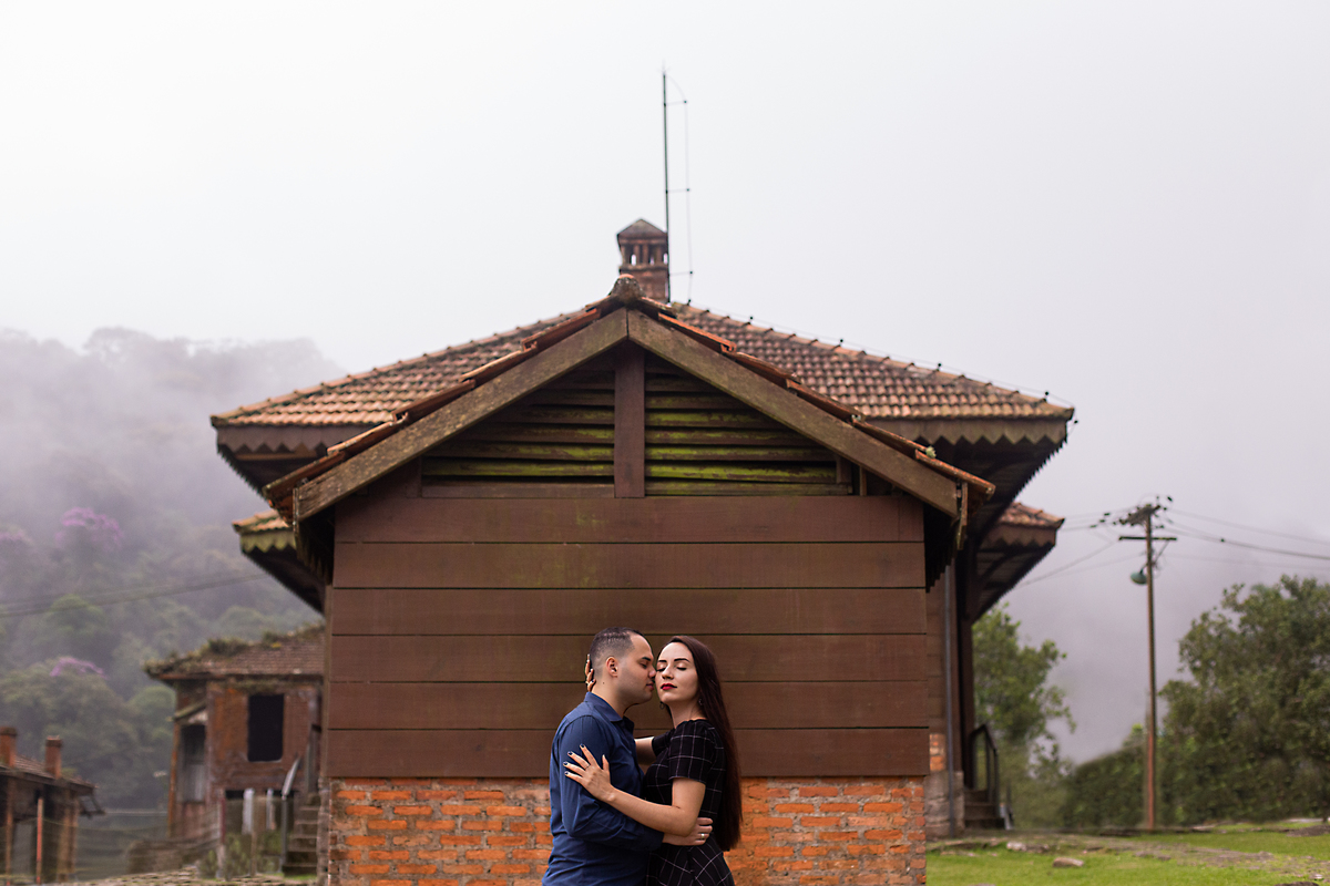 Ensaio Pre Wedding da Rayane e do Lucas realizado na vila de Paranapiacaba