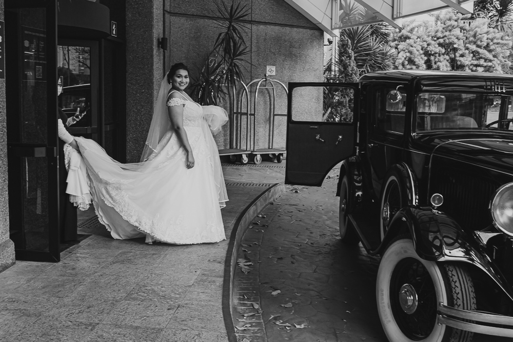 Marcia Finalizando o Making Off e entrando no carro da Estevez Veículos Especiais