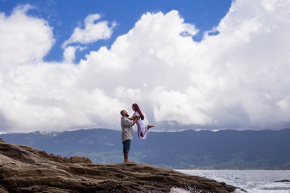 Ensaio de Casal Pre Wedding realizado na Ilha Bela 