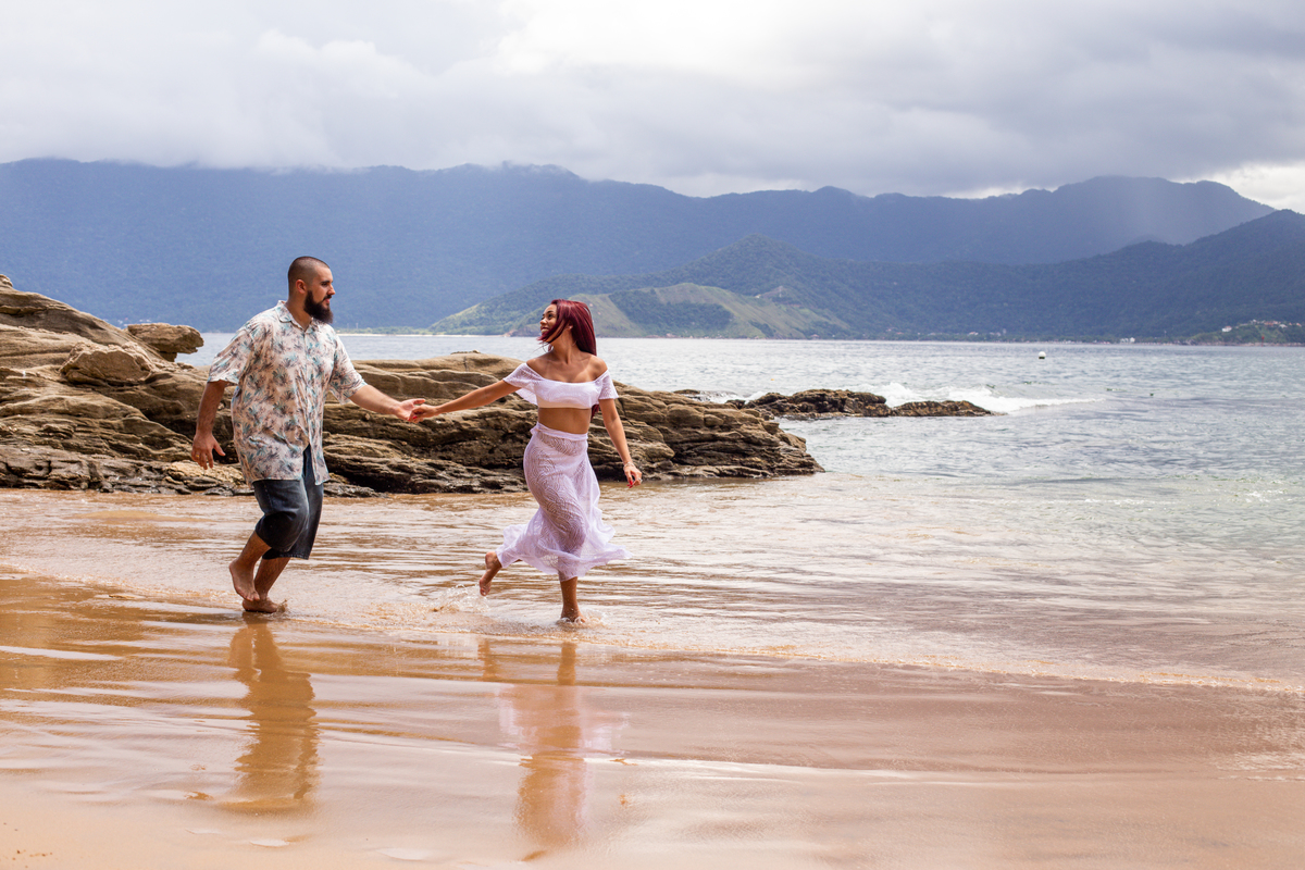 Ensaio de Casal Pre Wedding realizado na Ilha Bela 
