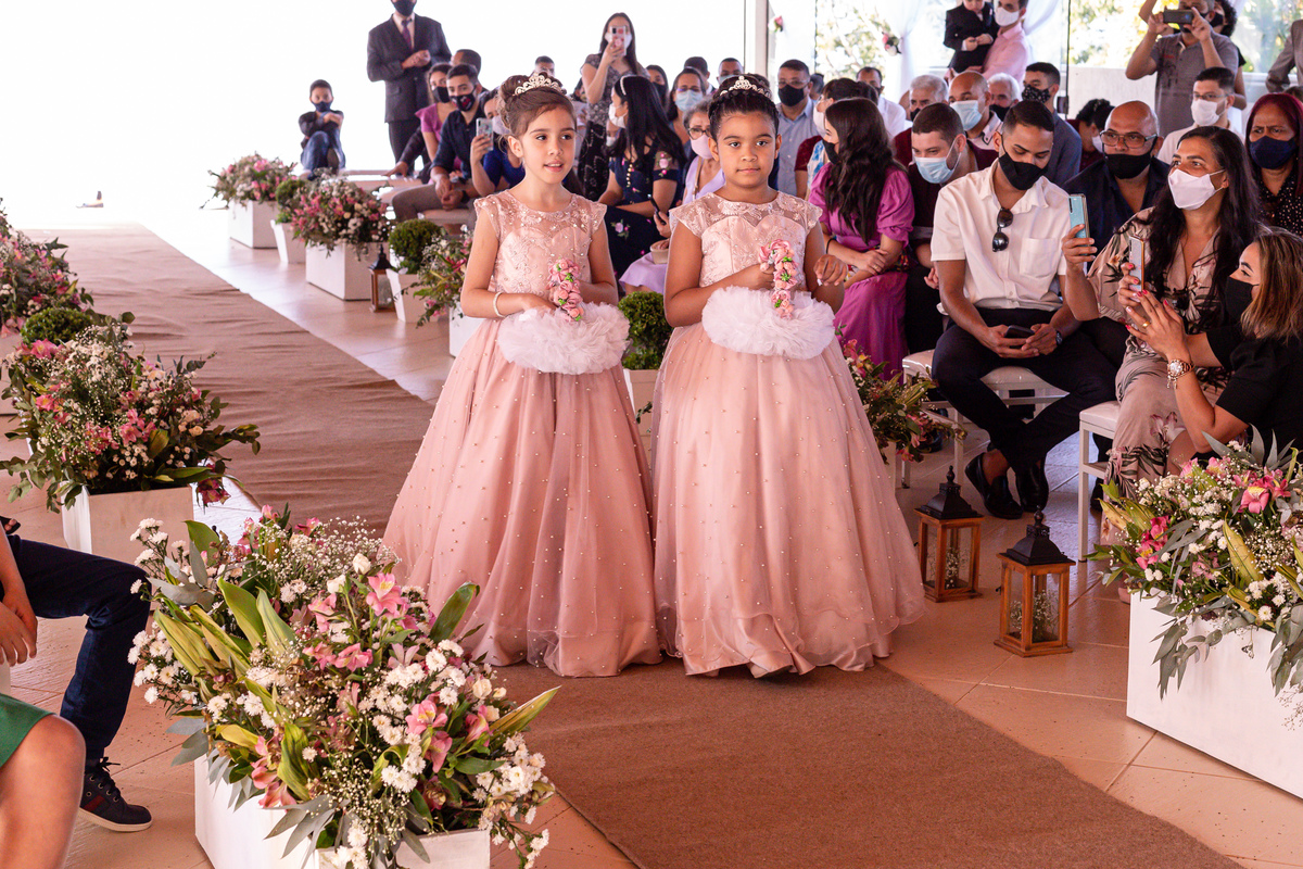 Casamento Ana e Warrison no espaço romance registrado pela Amazing Fotografia 