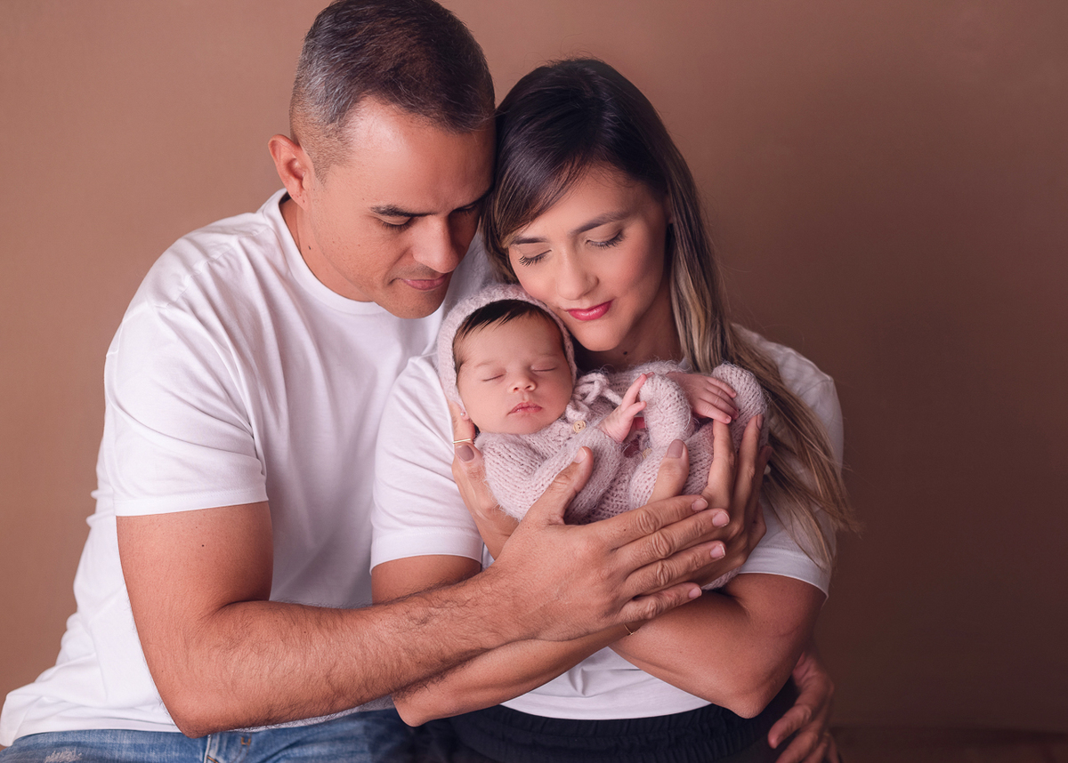 fotografia de bebe em familia 
