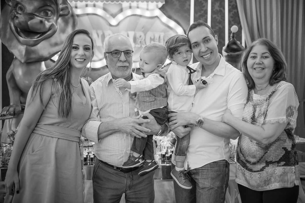 avós na festa infantil