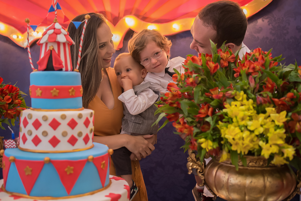 irmão na festa de um ano