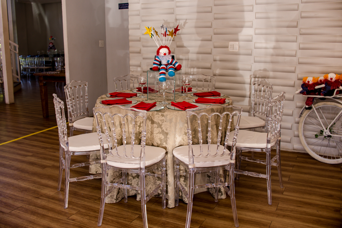mesas decorativas em festa infantil
