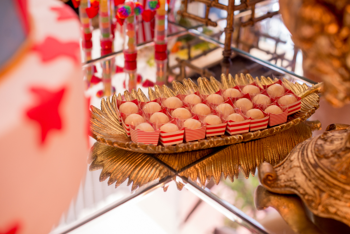 docinho de coco em festa de aniversario de um ano