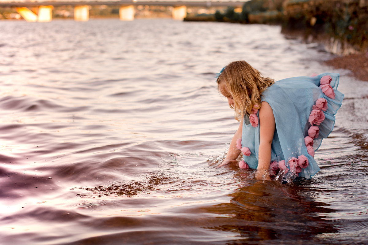 ensaio de menina no lago 