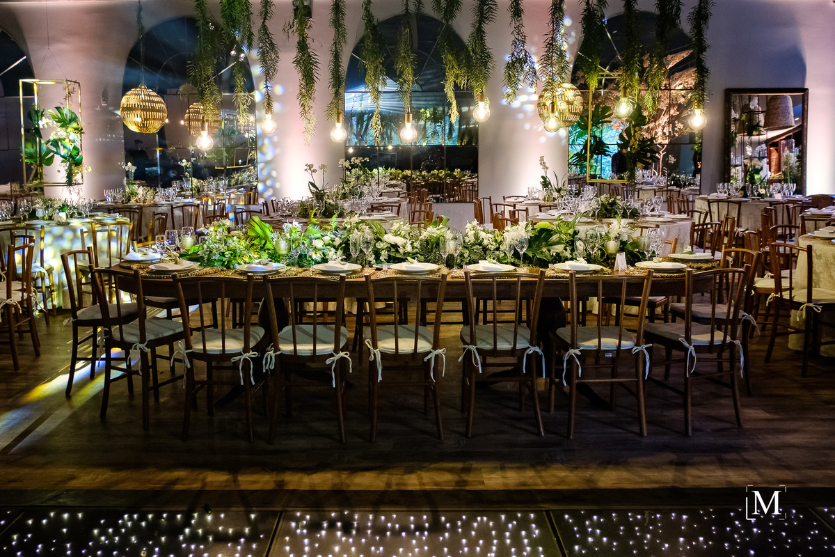 mesa principal casamento vila dos araçás