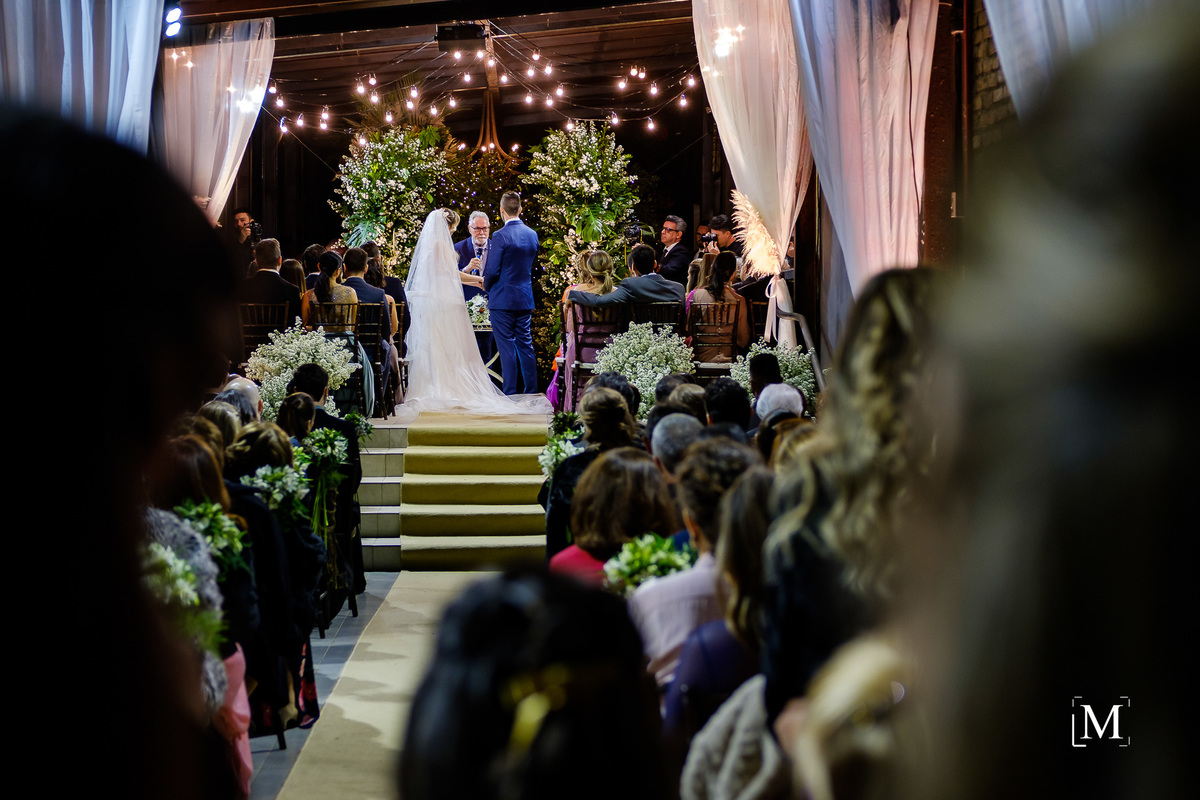 noivos durante a celebração