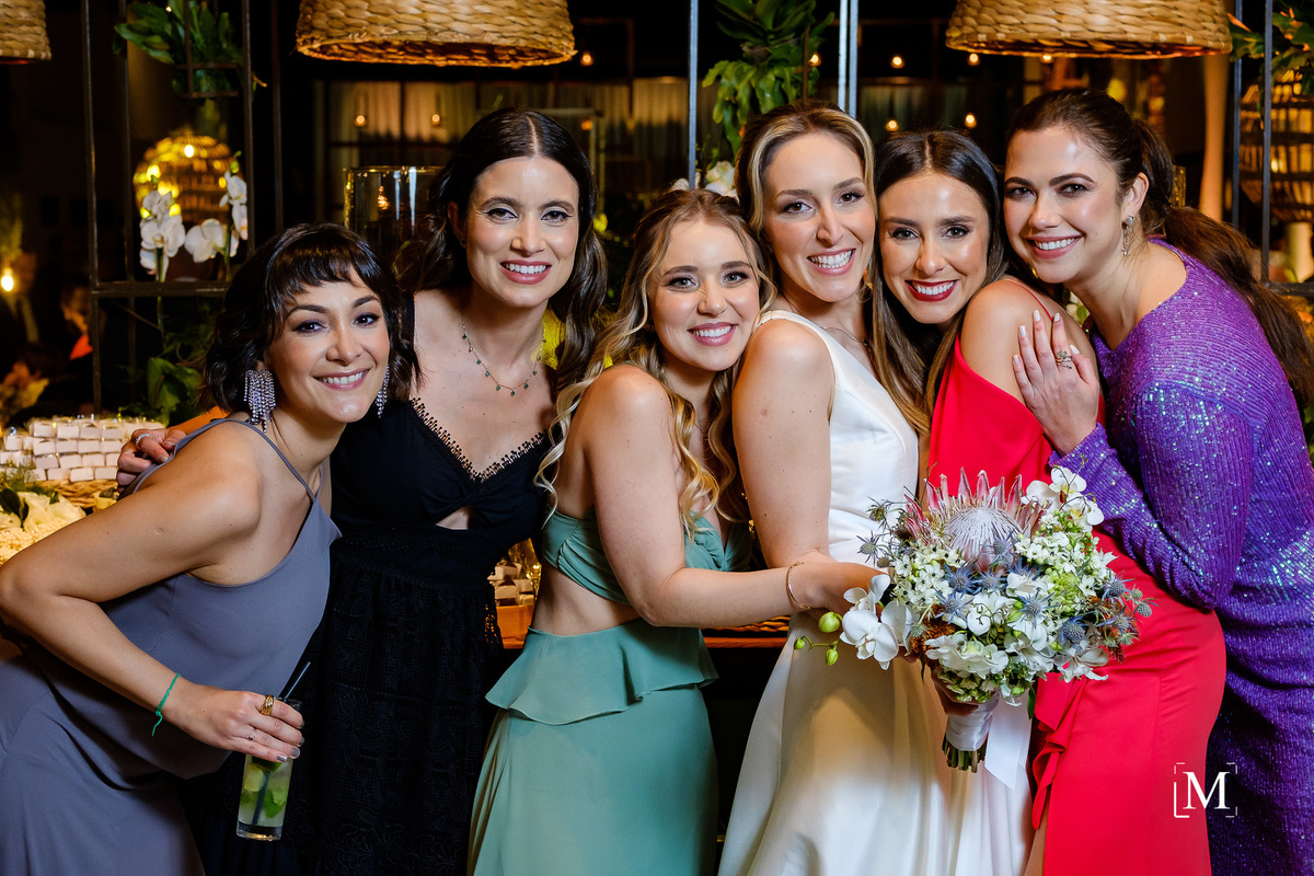 noiva e suas amigas