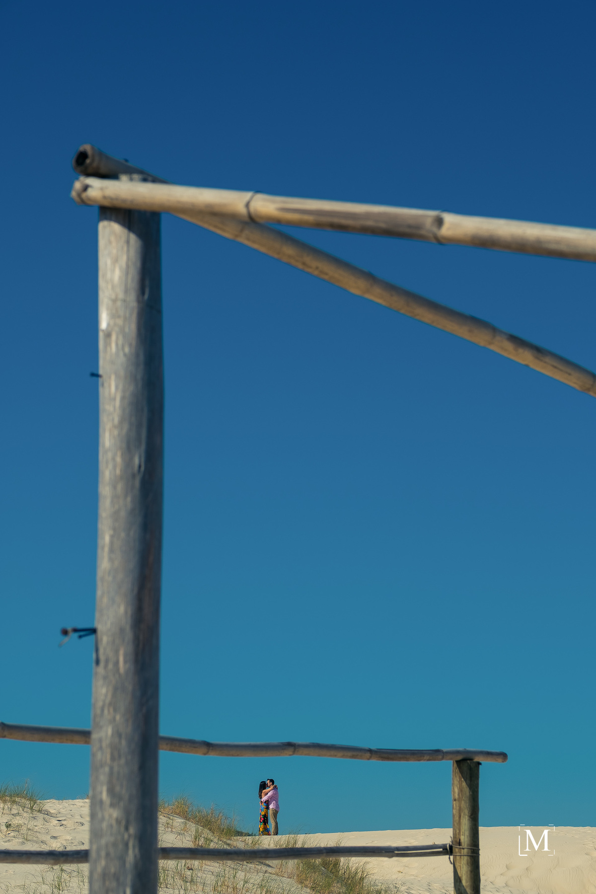 casal nas dunas da lagoa da conceição em Floripa