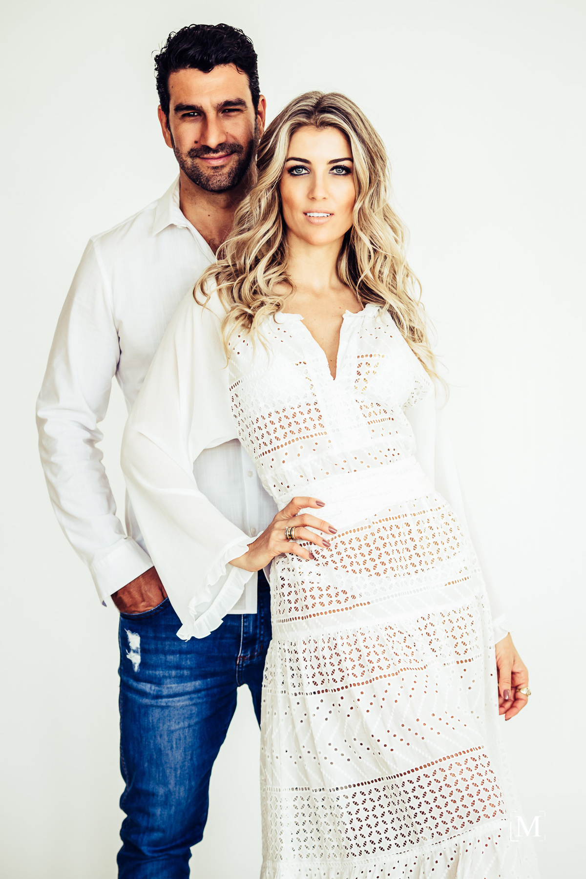 Camila e Fabio posando para fotografia