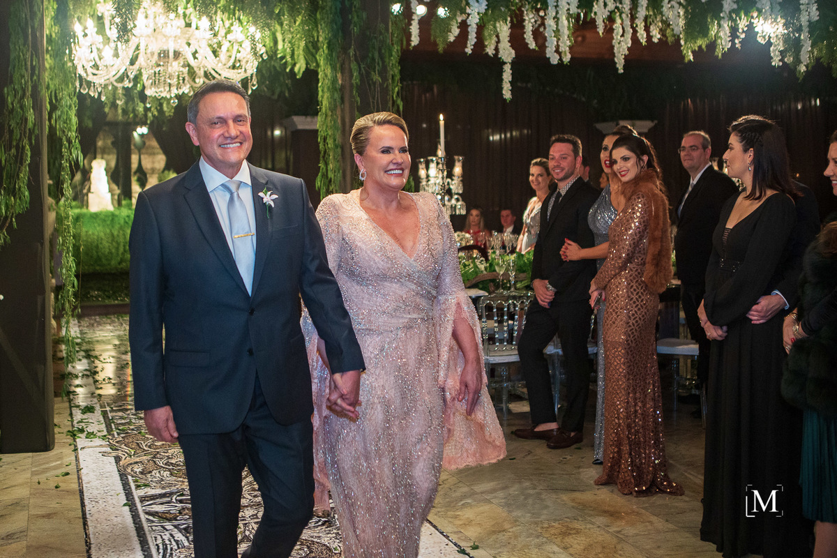 pais da noiva entrando