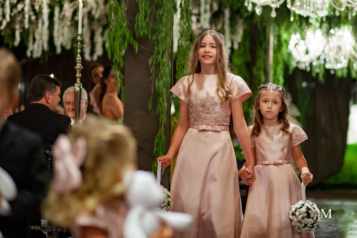 damas no cortejo do casamento