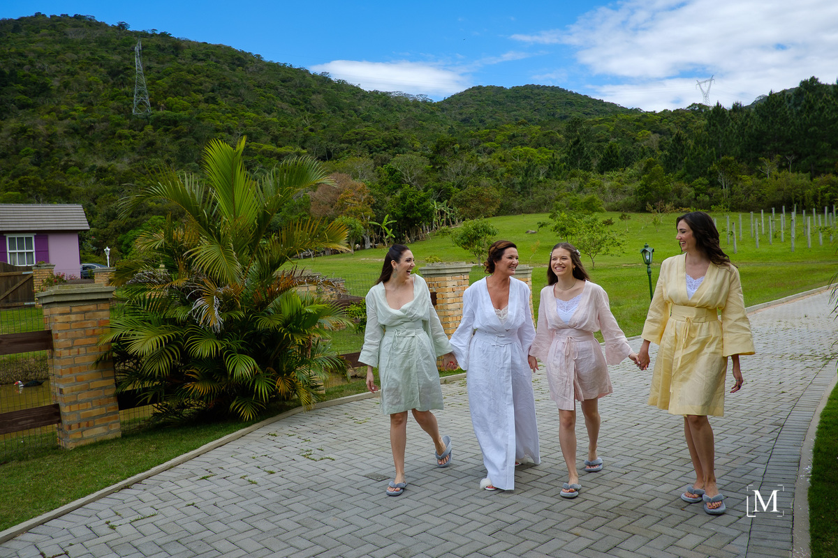 Neide e filhas na Villa Casarão