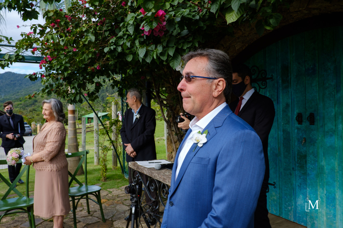 noivo aguardando a noiva