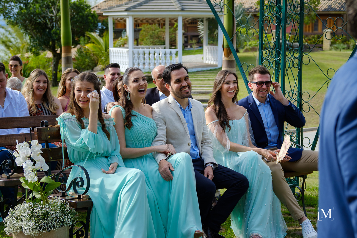 sorrisos dos convidados do casamento