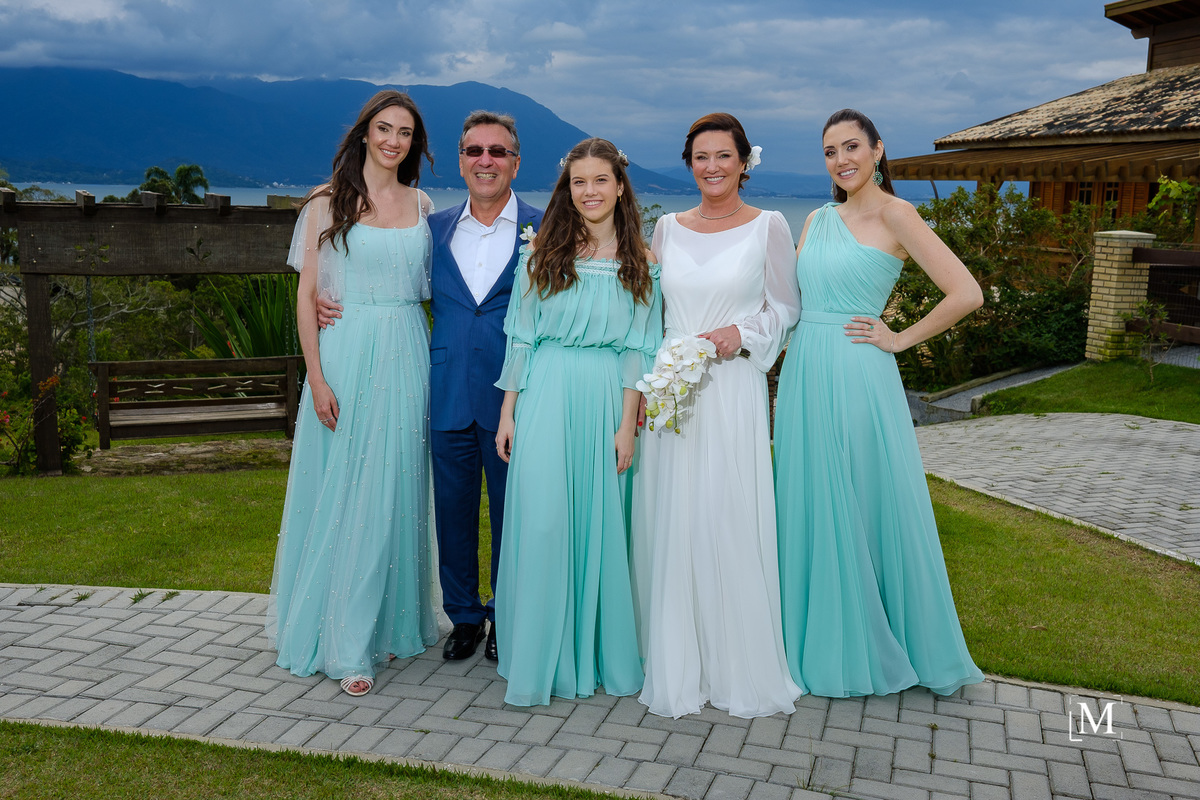 retrato dos noivos e as filhas da noiva