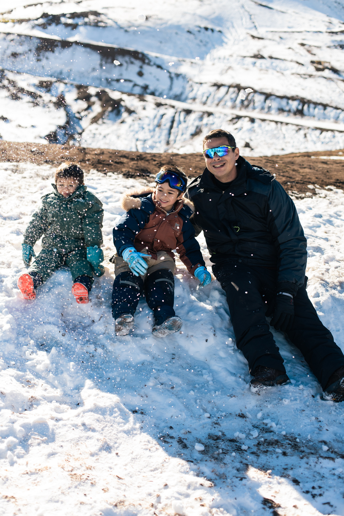 Família brincando na neve em Valle Nevado