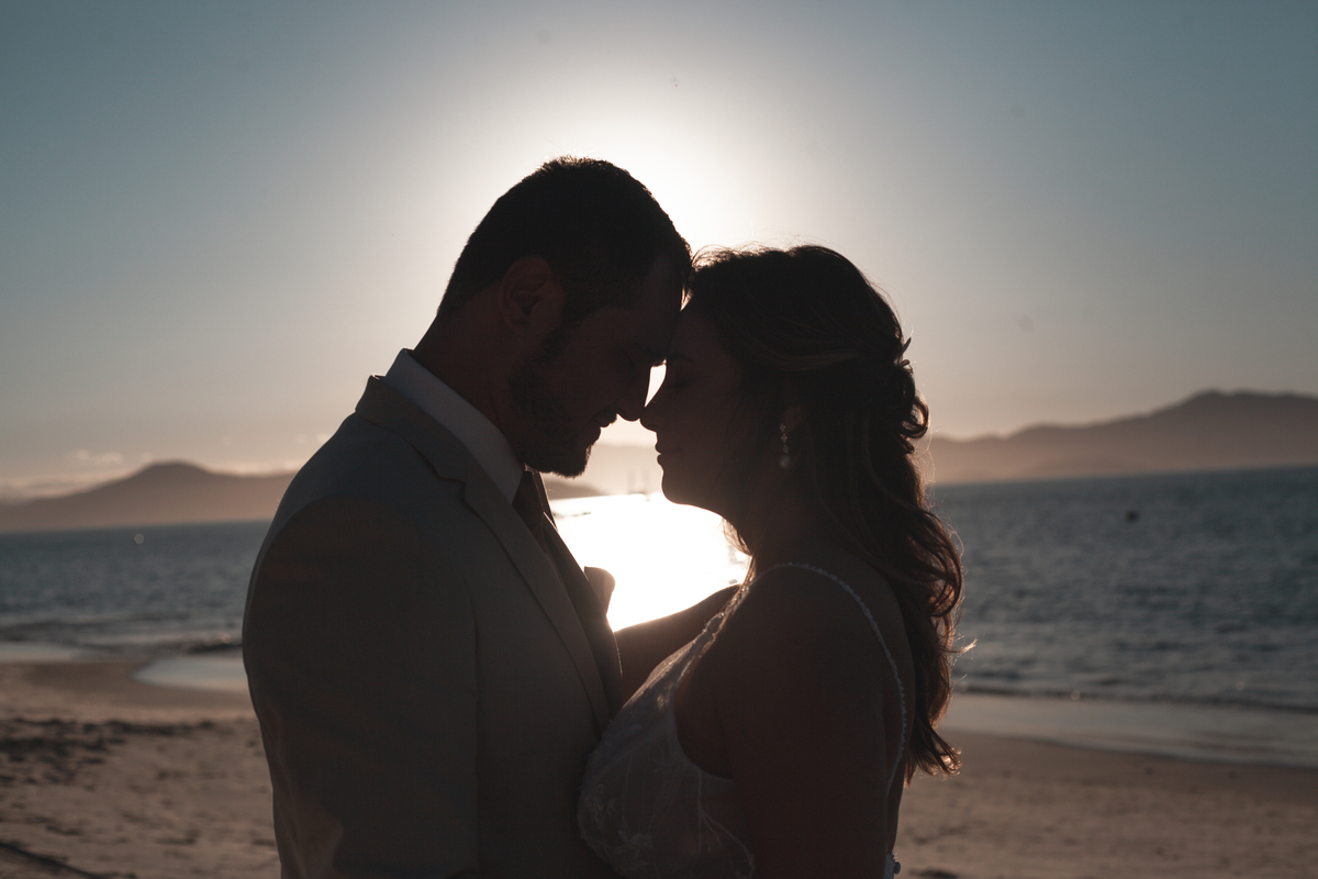 fotografia de casamento, foto de casamento, casamento na praia, casamento em Florianópolis, casamento 2020, vestido de noiva, dia da noiva, penteado da noiva, casamento do ano