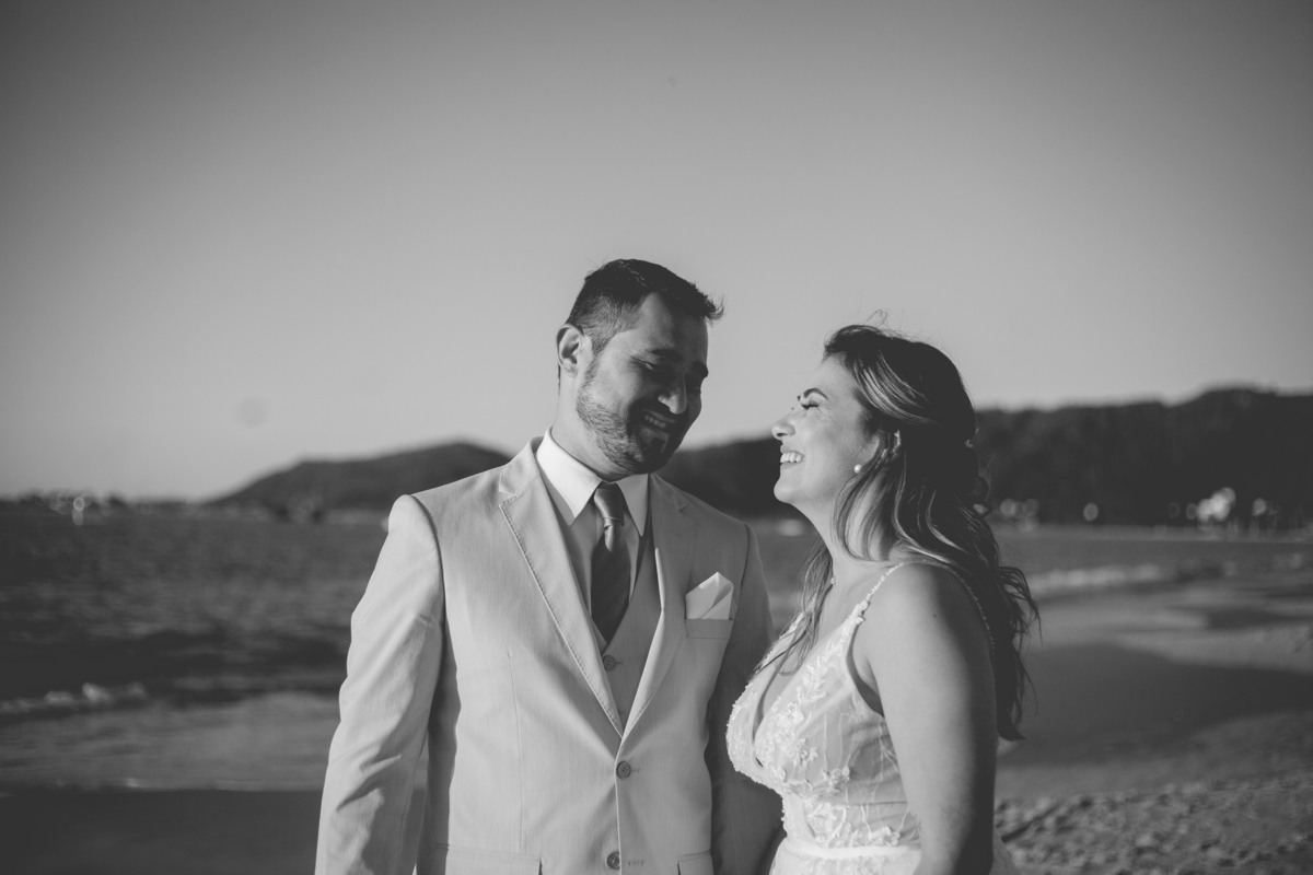 fotografia de casamento, foto de casamento, casamento na praia, casamento em Florianópolis, casamento 2020, vestido de noiva, dia da noiva, penteado da noiva, casamento do ano