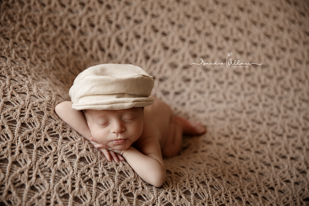 Ensaio Newborn do casal de gêmeos, Gael com boina