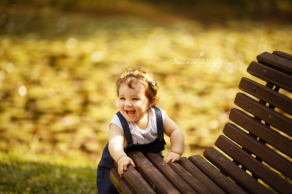 ensaio infantil - mãe e filha - família com a Sara rindo muito