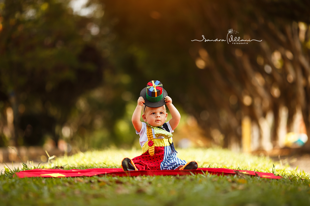 primeiro aninho com fantasia de palhaço