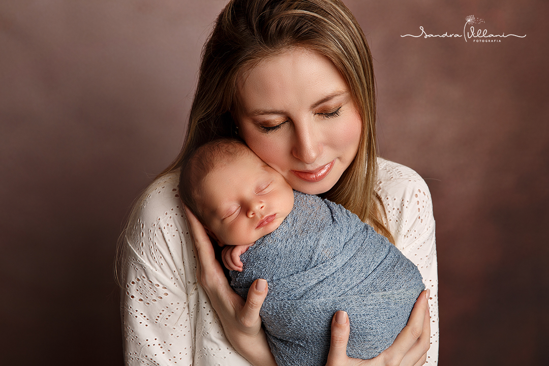 Ensaio newborn realizado em São Caetano do Sul - ABC - SP com a mãe