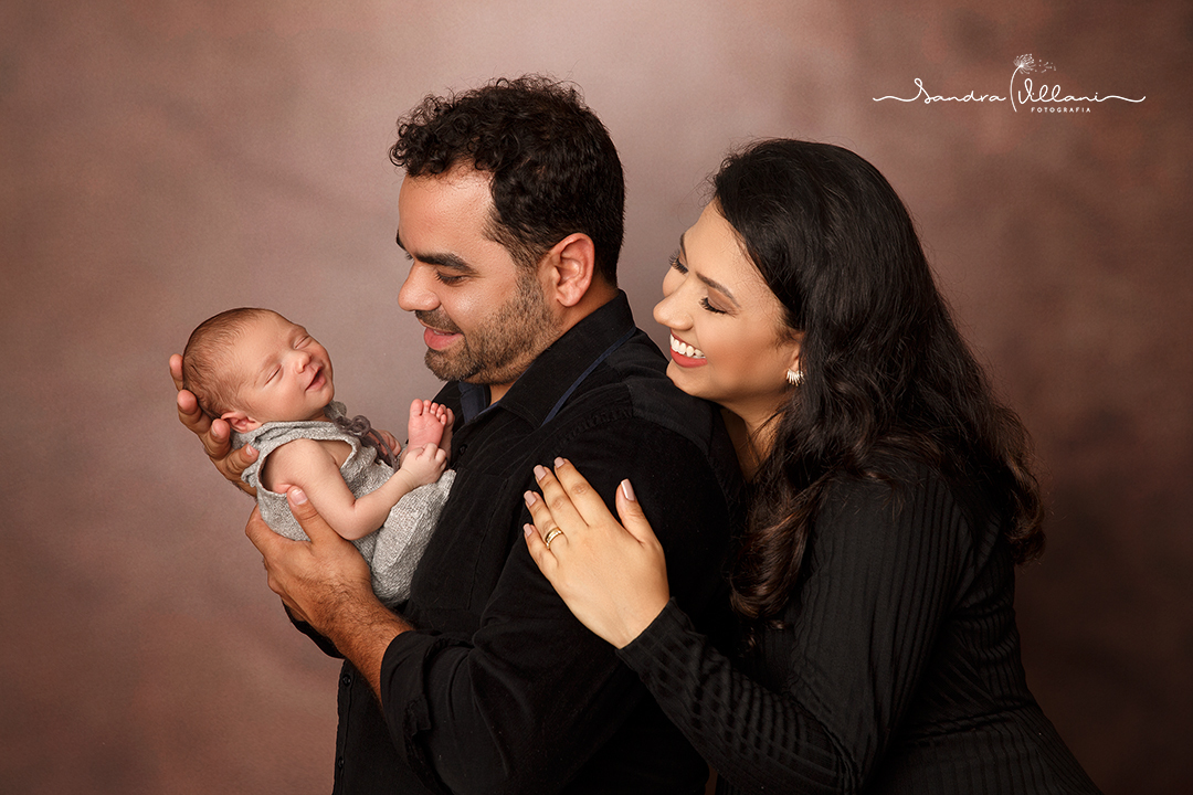 ensaio newborn ou recem nascido realizadp no ABC - São Caetano do Sul - São Paulo com os pais