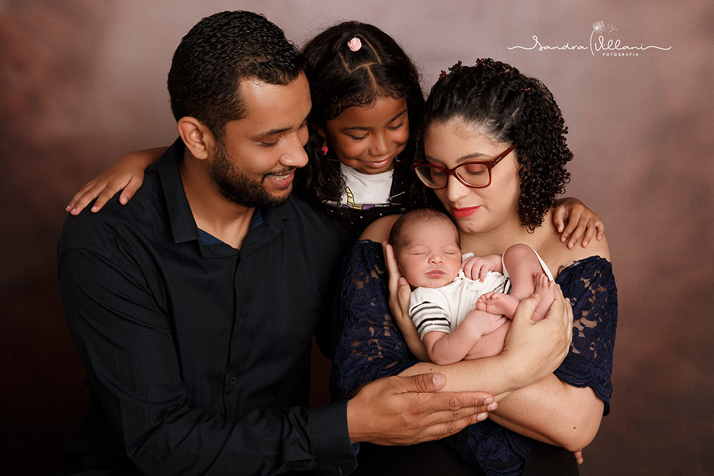 ensaio recém nascido ou newborn realizado em São Caetano do Sul - SP com a familia