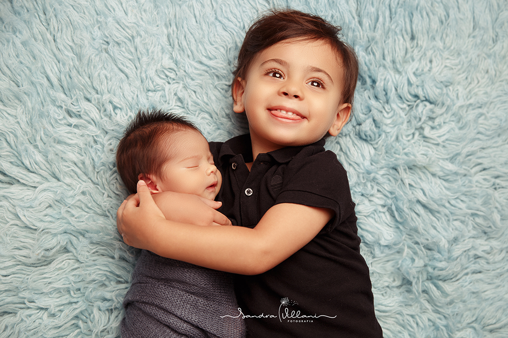 ensaio newborn realizado em São Caetano do Sul - SP com o irmão