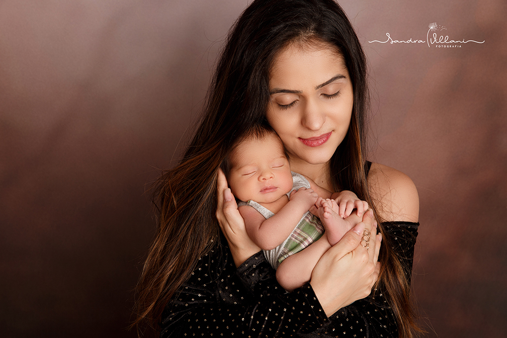 ensaio newborn realizado em São Caetano do Sul - SP com a mãe